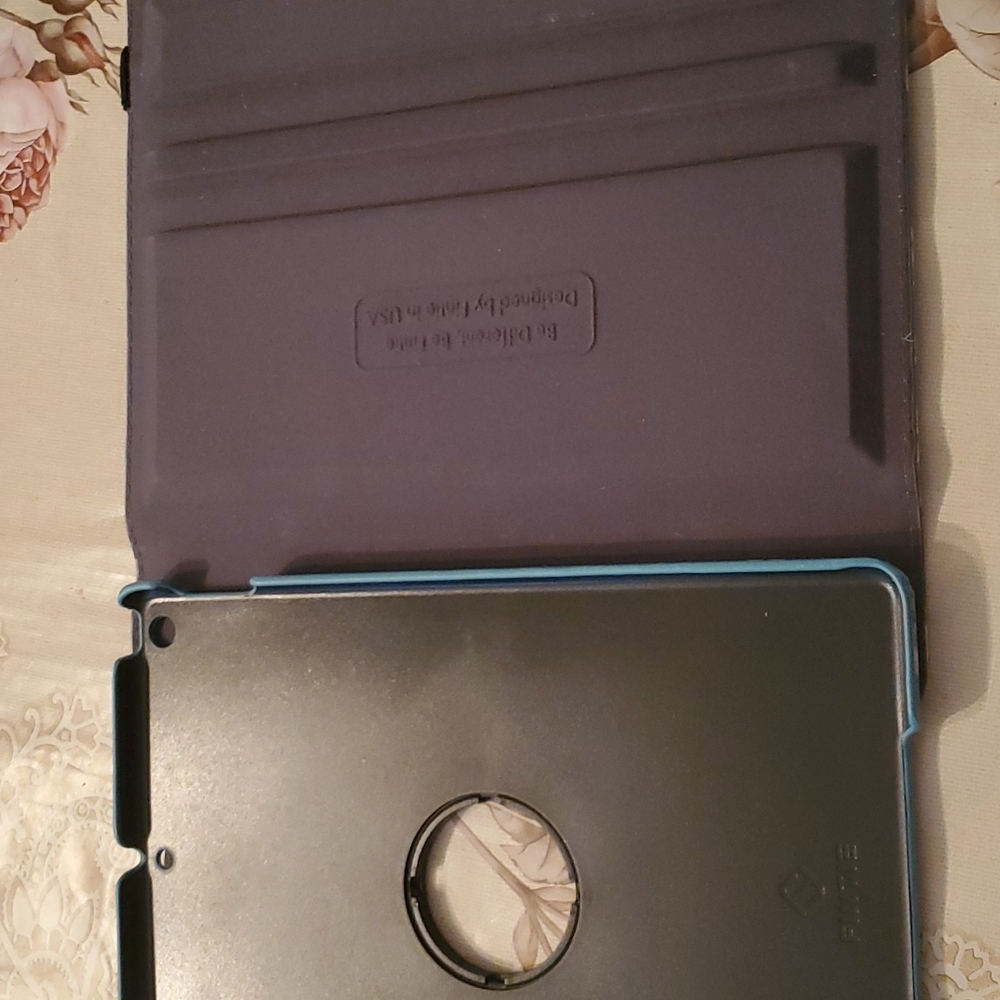 IPAD CASE - Picture 3 of 6